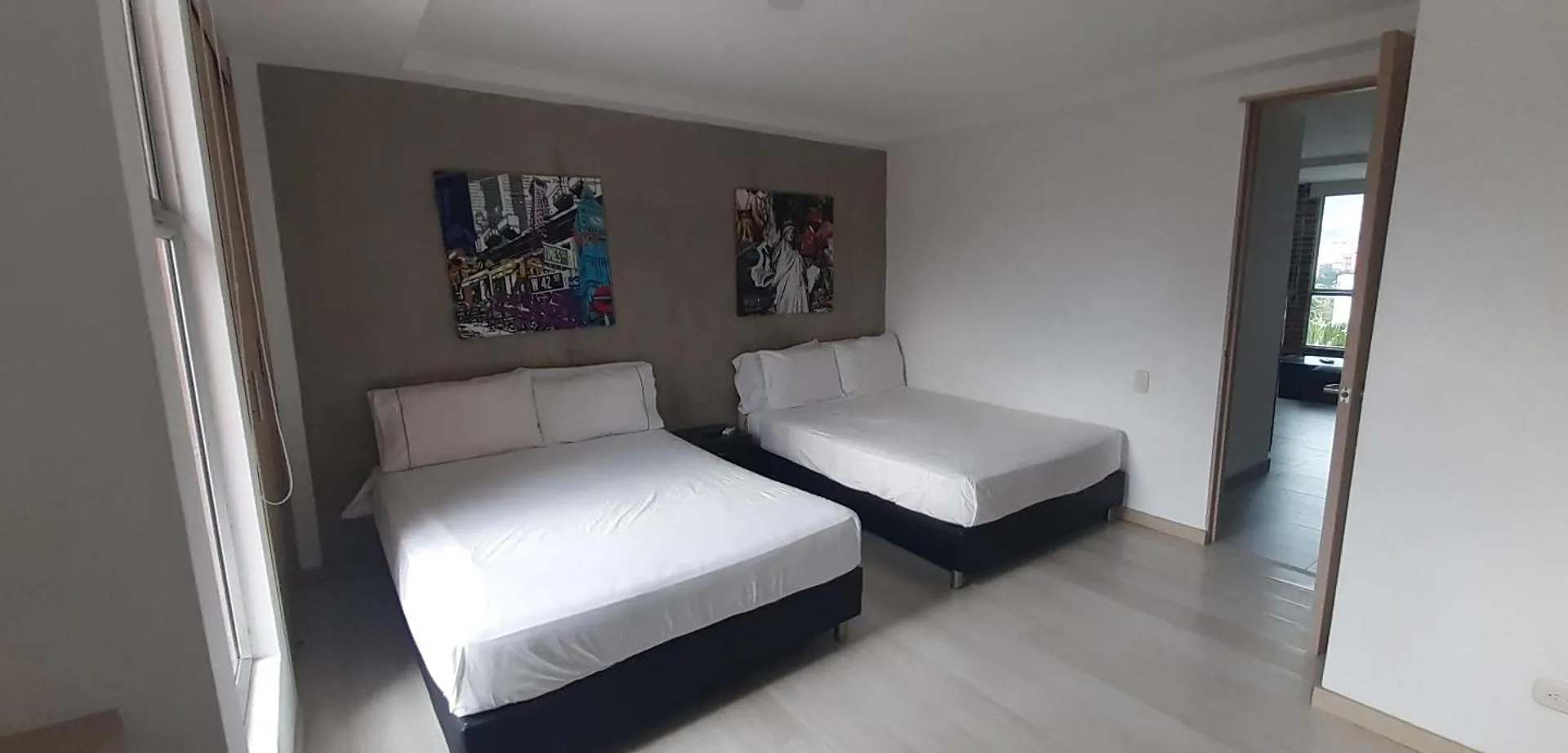 Your Laureles Home Away From Home, Great Rates! Medellin Apartment